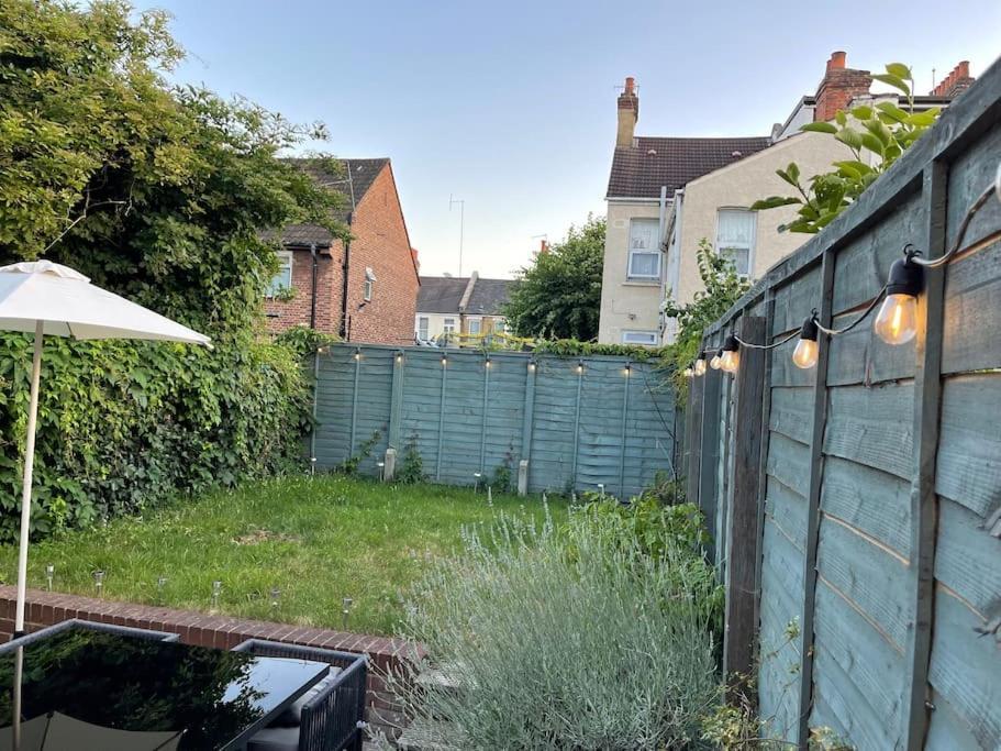Lovely 2 Bedroom Ground Floor Flat With Garden. London Exterior foto
