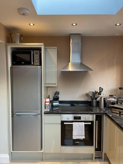 Lovely 2 Bedroom Ground Floor Flat With Garden. London Exterior foto