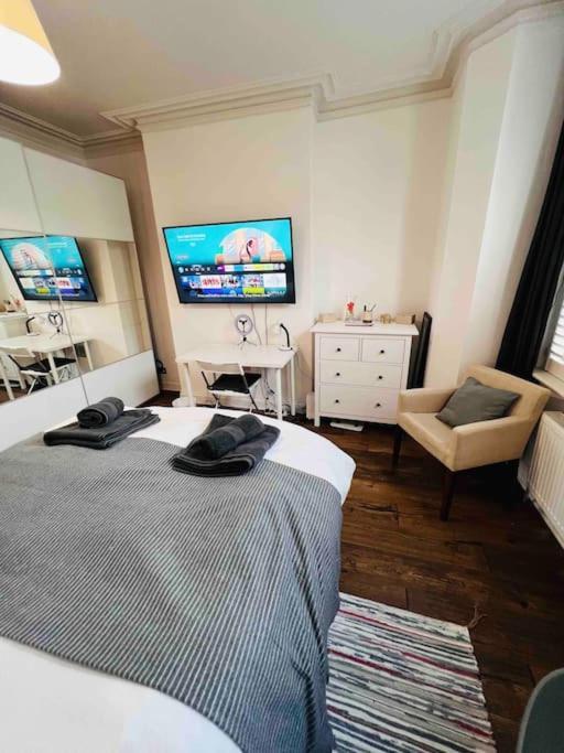Lovely 2 Bedroom Ground Floor Flat With Garden. London Exterior foto
